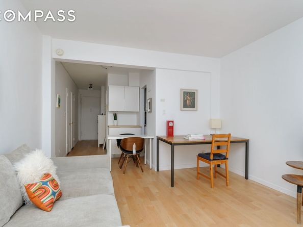 320 East 35th Street 5H, New York NY 10016