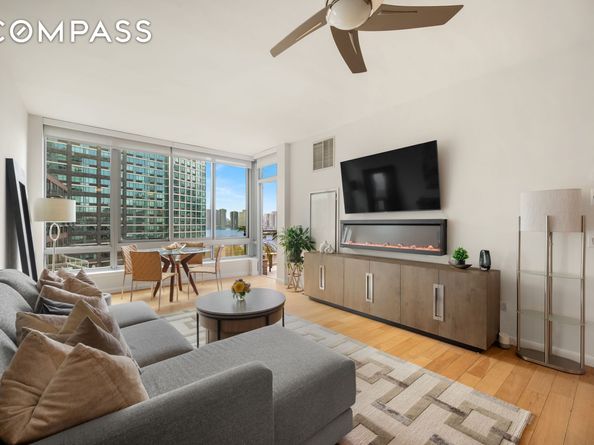 46-30 Center Boulevard 707, Queens NY 11109