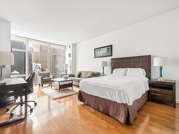 1600 Broadway 19F, New York NY 10019