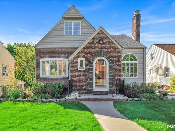431 Van Renssalaer Court, Ridgefield NJ 07657