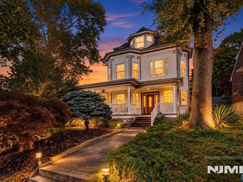 941 Edgewater Avenue, Ridgefield NJ 07657