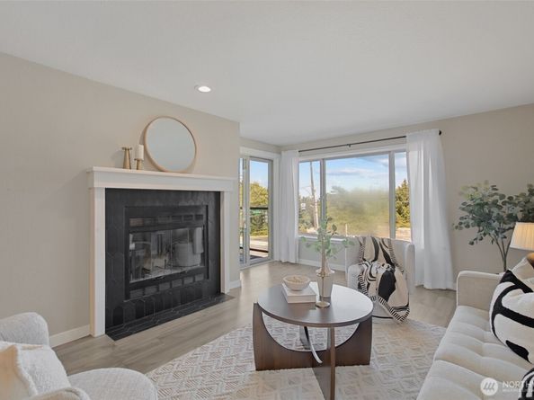 3507 SW Alaska Street 22, Seattle WA 98126