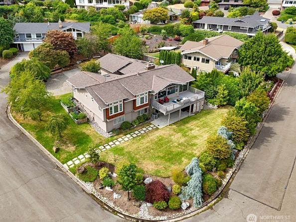 17236 NE 6th Place, Bellevue WA 98008