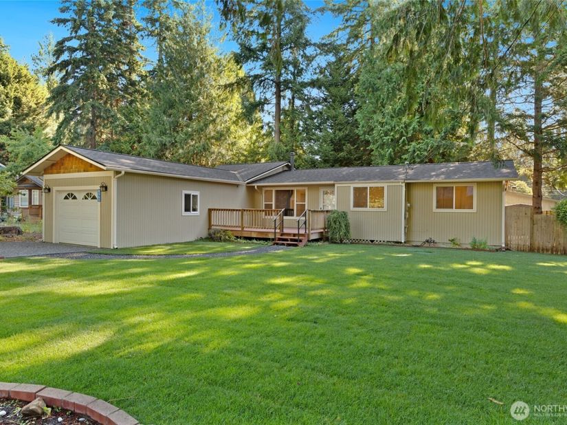 8060 NE Seawind Ave, Poulsbo WA 98370