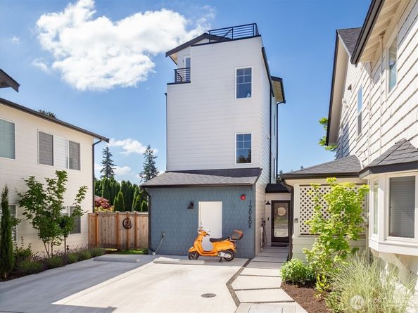 12060 8th Avenue NW B, Seattle WA 98177
