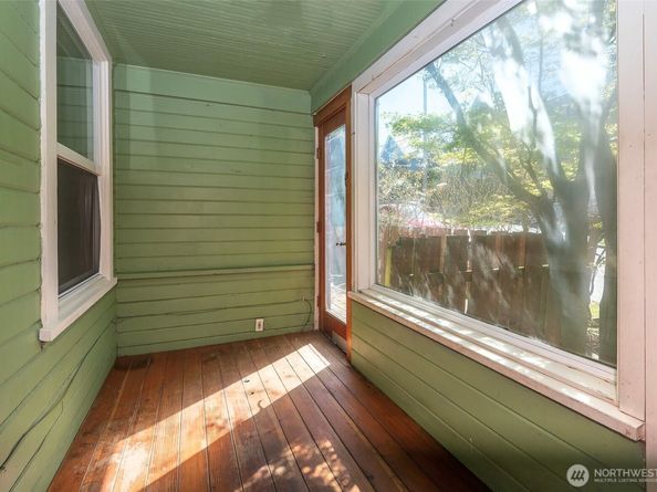 2214 N 60th Street, Seattle WA 98103