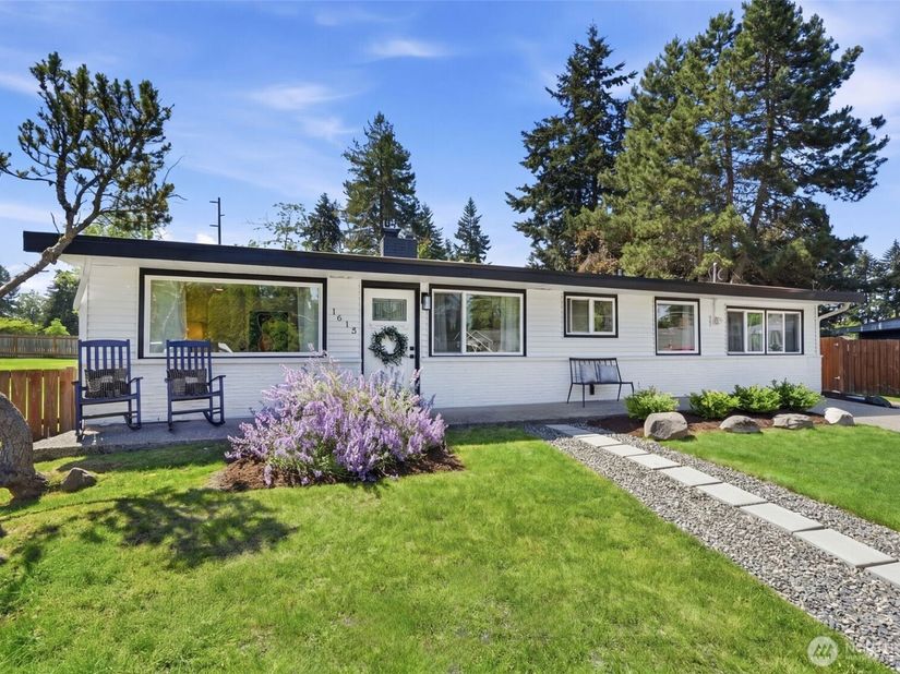 1615 N 196th Place, Shoreline WA 98133