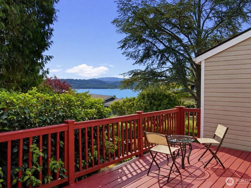 242 W Lake Sammamish Parkway SE, Bellevue WA 98008