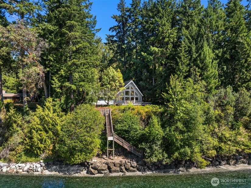 16273 Reitan Road NE, Bainbridge Island WA 98110