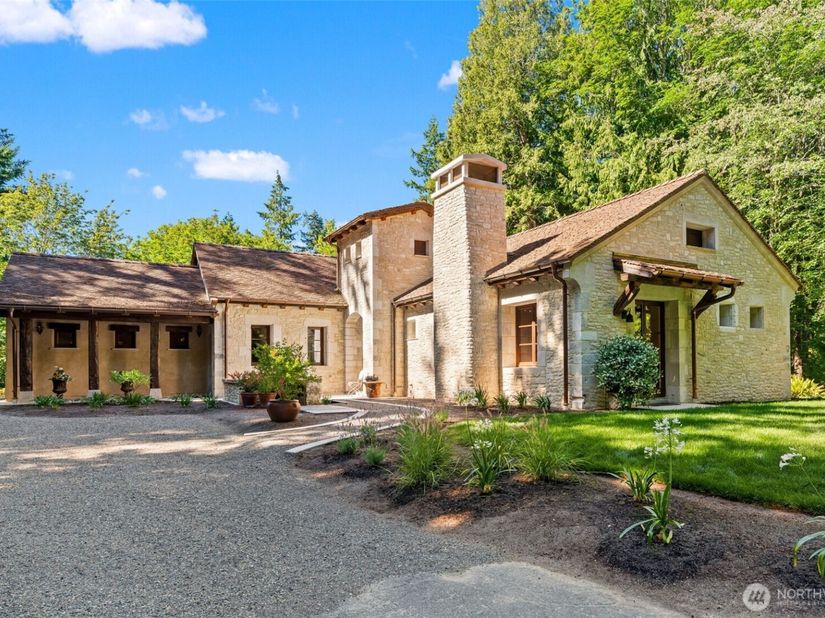 11008 N Deer Drive, Woodway WA 98020