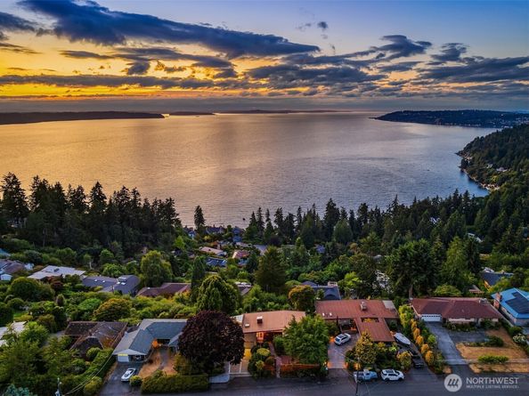 2702 SW 167th Place, Burien WA 98166