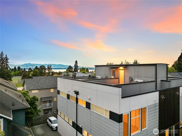 9043 C Mary Avenue NW, Seattle WA 98117