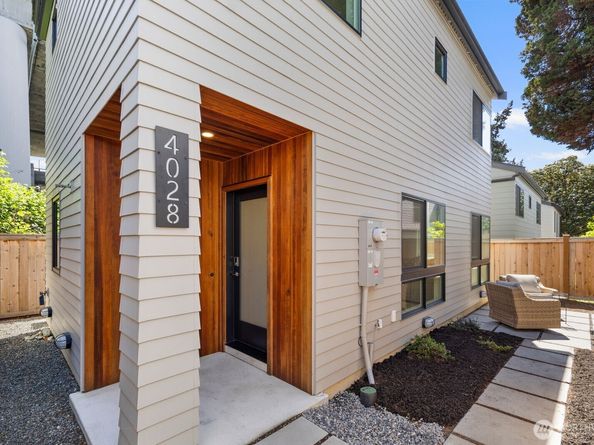 4028 5th Avenue NE, Seattle WA 98105