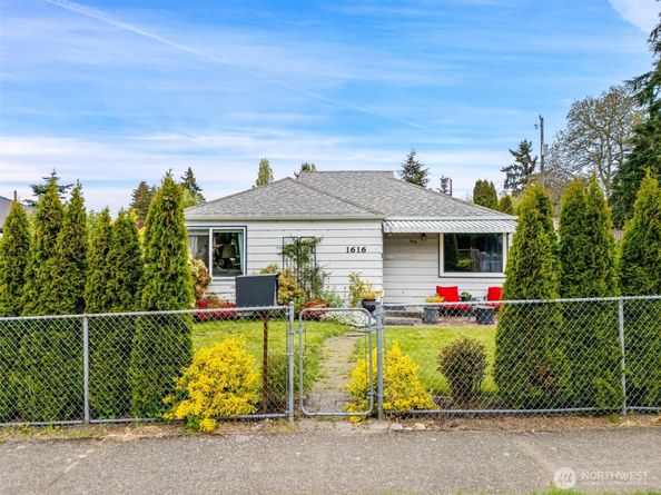 1616 SW Thistle Street, Seattle WA 98106