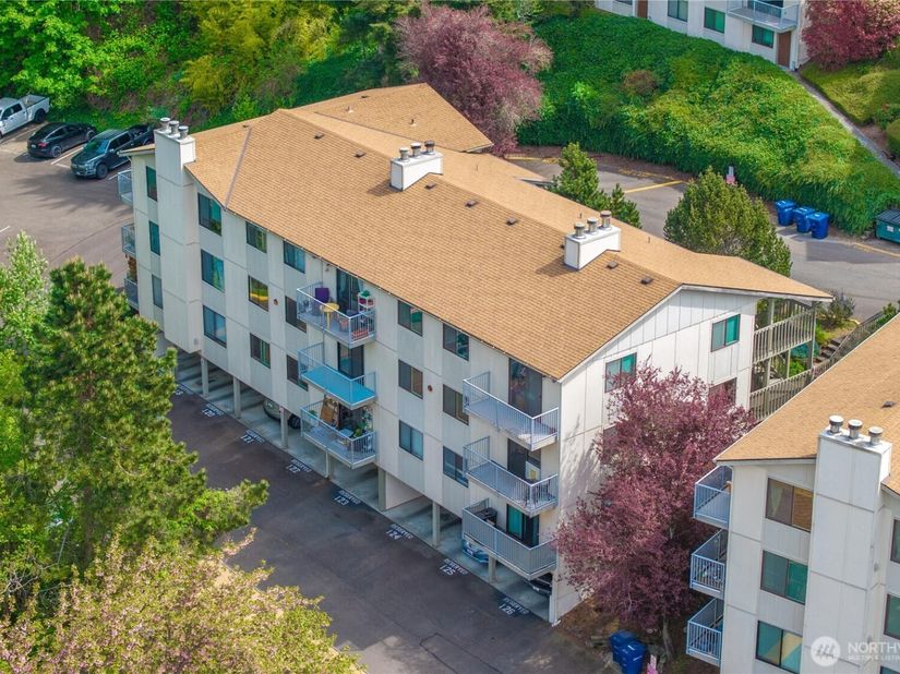 1239 SW 132nd Lane 823, Burien WA 98146