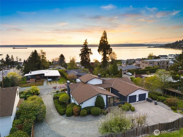 18174 Brittany Drive SW, Normandy Park WA 98166