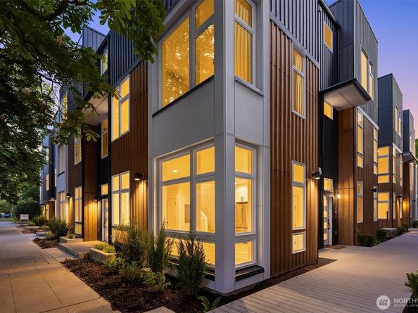 1713 17th Avenue, Seattle WA 98122