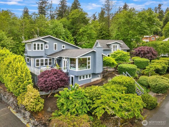 10555 NE Morning Lane, Bainbridge Island WA 98110