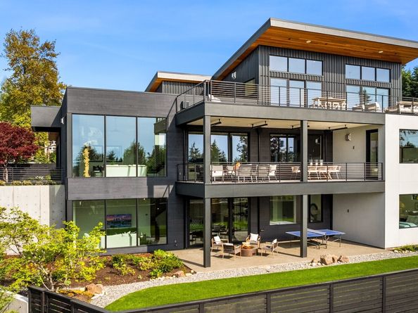 1032 89th Avenue NE, Bellevue WA 98004