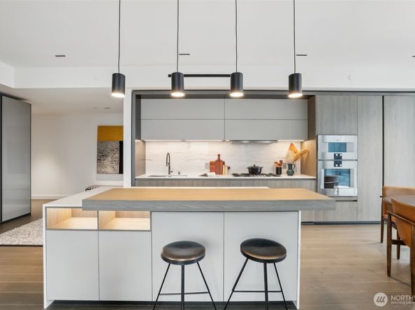 838 Avenue Square NE 1403, Bellevue WA 98004