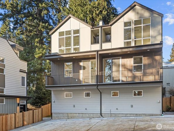 10746 Interlake Avenue N, Seattle WA 98133