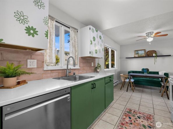 8823 Holly Drive C102, Everett WA 98208