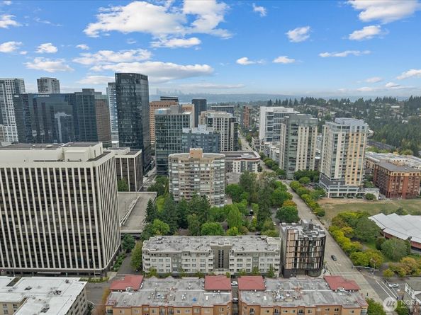 925 110th Avenue NE PH05, Bellevue WA 98004