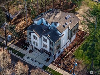 537 NW Juniper Street