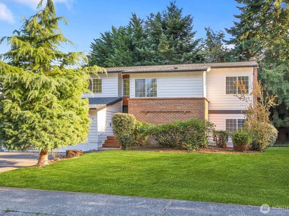 1621 N 201st Street, Shoreline WA 98133