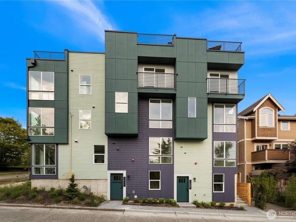 3852 Carr Place N, Seattle WA 98103