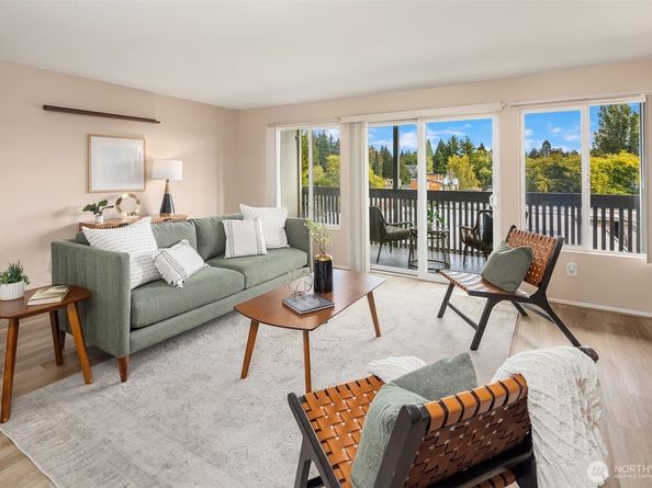 7064 35th Avenue NE 13, Seattle WA 98115