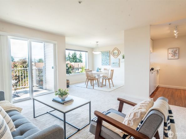 10744 Greenwood Avenue N 302, Seattle WA 98133