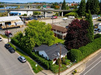3520 Everett Avenue