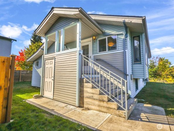 1709 SW Cloverdale Street, Seattle WA 98106