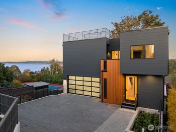 3856 Cascadia Avenue S