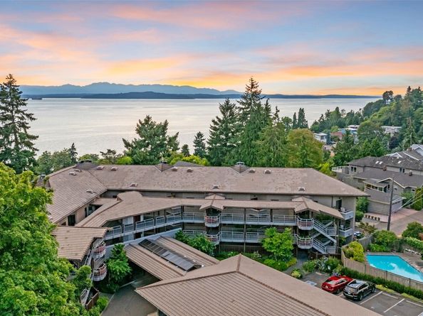 7019 47th Avenue SW 18, Seattle WA 98136