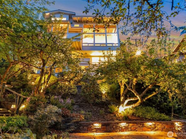 225 Ward Street, Seattle WA 98109