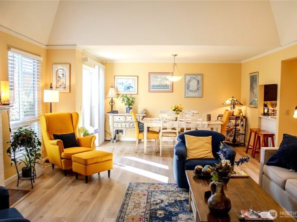 1611 102nd Place NE C1, Bellevue WA 98004