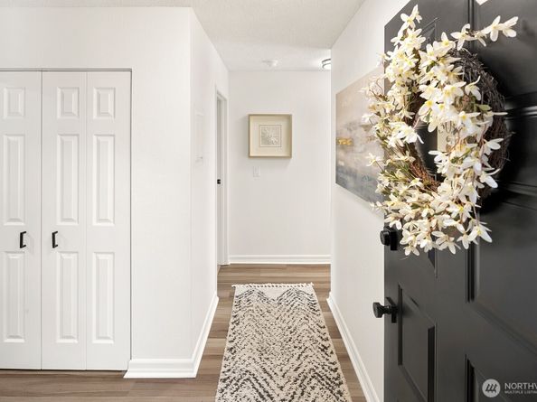 10508 NE 32nd Place G302, Bellevue WA 98004