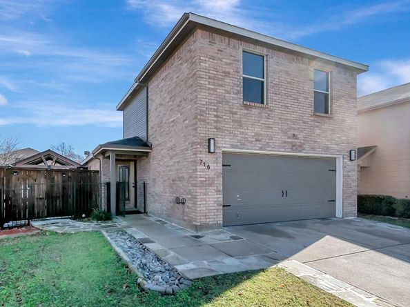716  River Hill Lane , Fort Worth Texas 76114