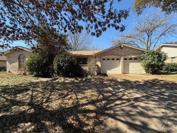 704  Meadowlark Circle , Crowley Texas 76036