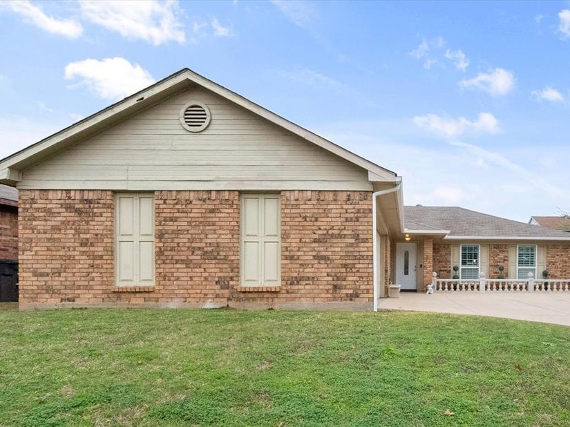 3104  Creekwood Lane , Fort Worth Texas 76123