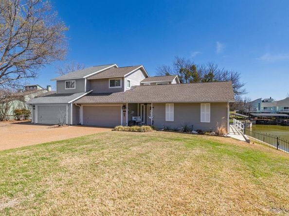 688  Harbor Drive N, Azle Texas 76020
