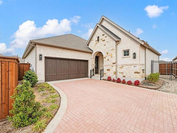 4821  Forest Crest Parkway , Arlington Texas 76005