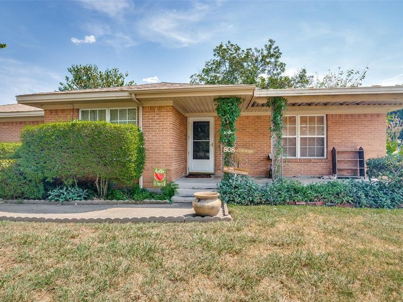 808  Branch Drive , Garland Texas 75041