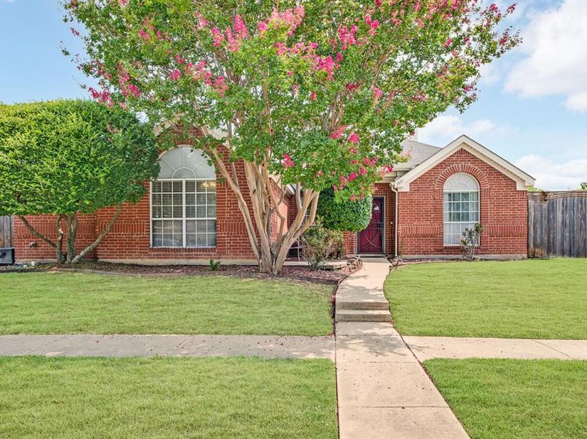 1926  Oak Bend Lane , Garland Texas 75040