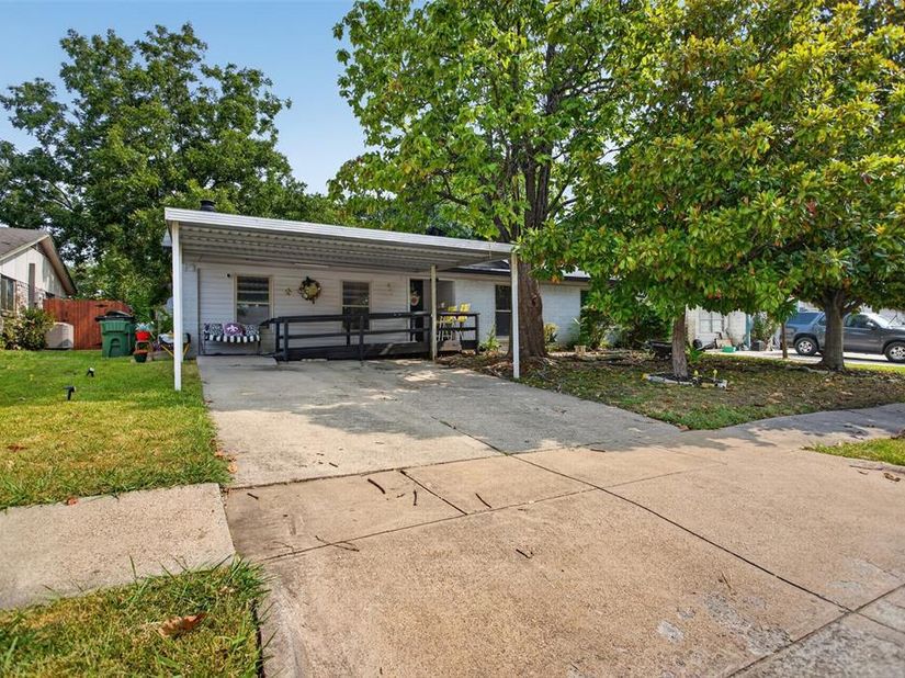 821  Milky Way  , Garland Texas 75040