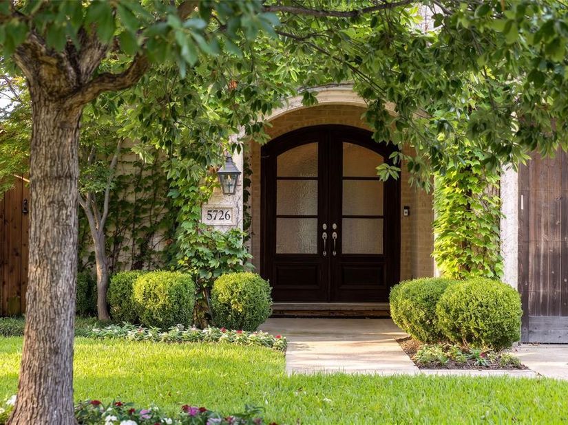 5726 W Hanover Avenue , Dallas Texas 75209