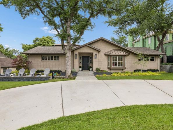 9261  Meadowglen Drive , Dallas Texas 75238