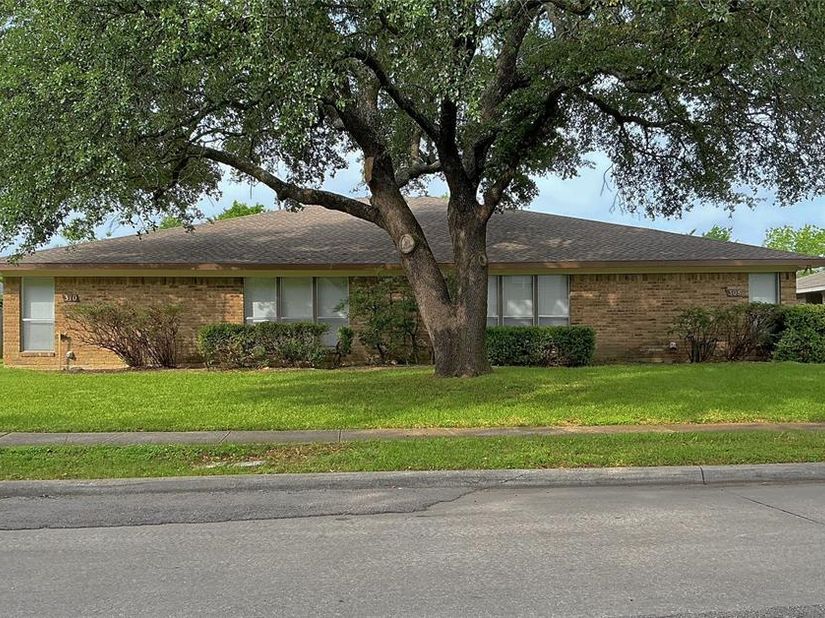 308  Towne House Lane , Richardson Texas 75081